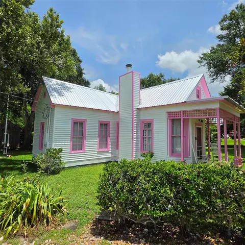 624 Houston St, New Ulm, TX 78950