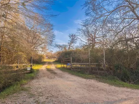 38241 Wiggins Rd, Hempstead, TX 77445