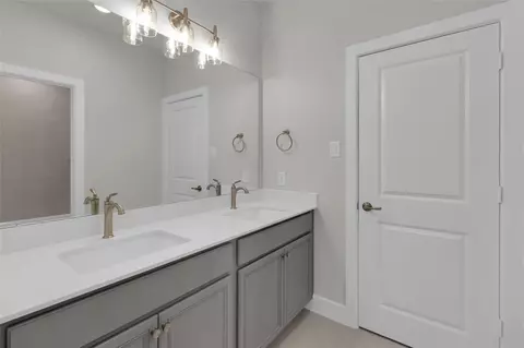Bath - 2819 Pathway Meadows Ln, Webster, TX 77598 photo 7 of 8