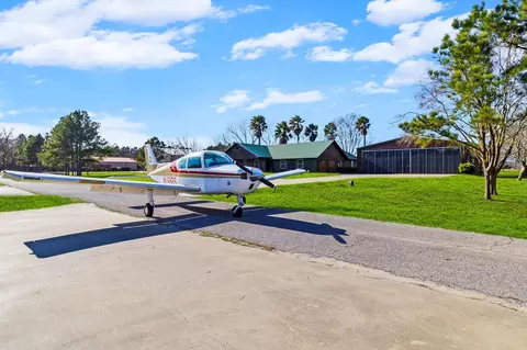 165 Taxiway Dr, Livingston, TX 77351