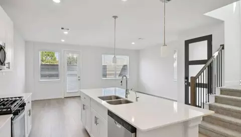 2202 Blue Heron Dr, Kemah, TX 77565