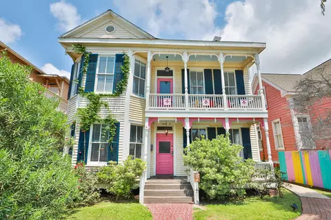2520 Avenue P 12, Galveston, TX 77550