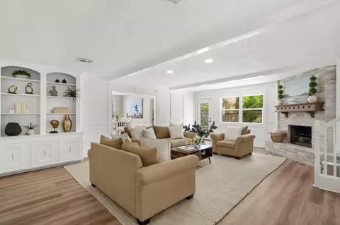 8206 Colonial Oaks Ln, Spring, TX 77379