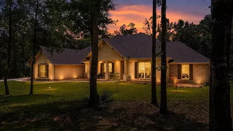 182 Stagecoach Cir, Huntsville, TX 77340
