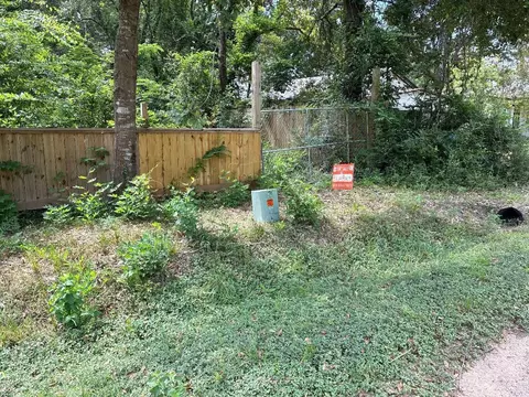 1712 N Travis Ave, Cleveland, TX 77327