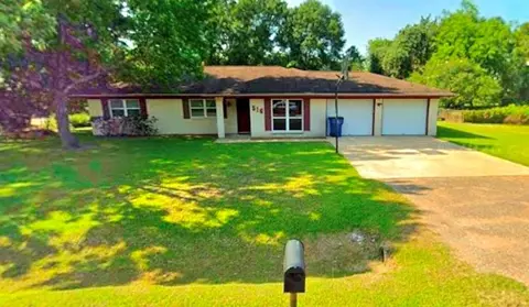 516 Dwyer St, Angleton, TX 77515