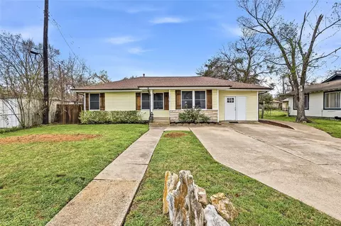 1710 Cavitt Ave, Bryan, TX 77801