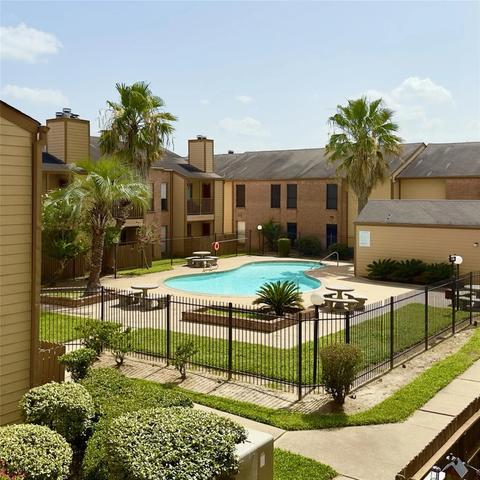 16111 Aspenglenn Dr #208, Houston, TX 77084