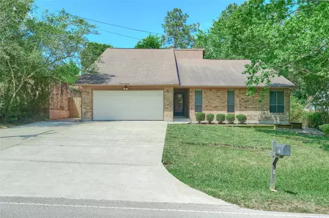 80 Rolling Hills Dr, Conroe, TX 77304