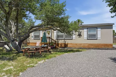 867 Rowe St, Rockport, TX 78382