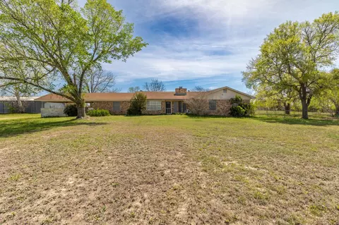 212 Halstedt Rd, La Grange, TX 78945