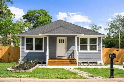 514 W Wilkins St, Brenham, TX 77833