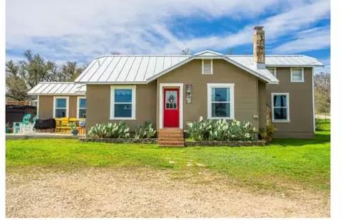 283 N 2nd St, Harper, TX 78631