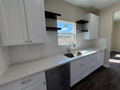 Kitchen - 50 Westlake W, Trinity, TX 75862 photo 3 of 4