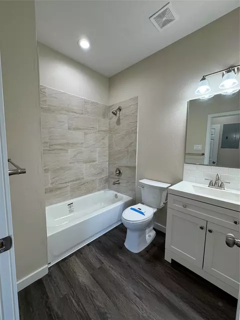 Bath - 50 Westlake W, Trinity, TX 75862 photo 2 of 3