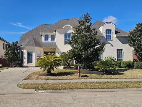 10015 Loch Courtney Ln, Houston, TX 77089