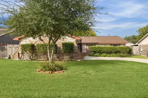 2310 Francis Dr, Pearland, TX 77581