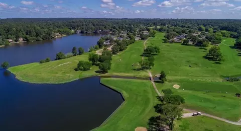 1864 E Lake Dr, Huntsville, TX 77340