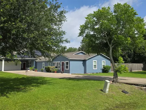 3632 W Meadow Ln, Dickinson, TX 77539