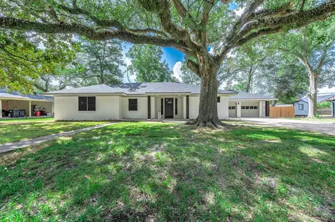 717 Cedar Lawn Dr, Alvin, TX 77511
