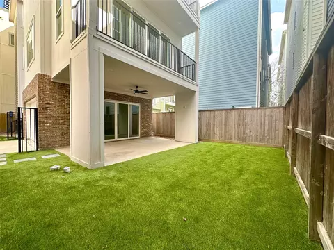 1140 W 16th St, Houston, TX 77008