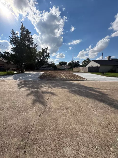 12311 Blue River Dr, Houston, TX 77050