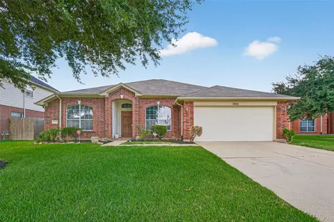 3910 Caramel Point Ct, Fresno, TX 77545