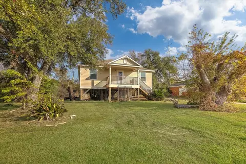 104 Macarthur St, Baytown, TX 77520