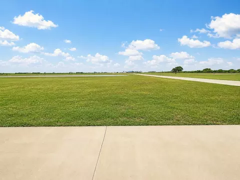2920 Hammock Ct, Palacios, TX 77465