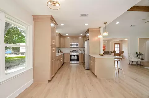 12511 Nova Dr, Houston, TX 77077