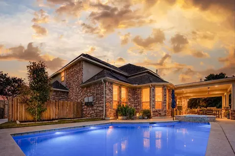 Exterior - 29903 Spring Side Ct, Fulshear, TX 77441 photo 2 of 5