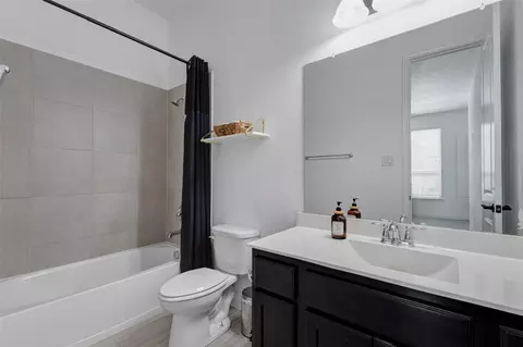 Bath - 29903 Spring Side Ct, Fulshear, TX 77441 photo 5 of 7