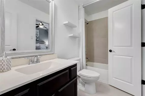 Bath - 29903 Spring Side Ct, Fulshear, TX 77441 photo 6 of 7