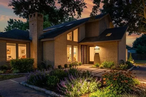 5008 Locust St, Bellaire, TX 77401