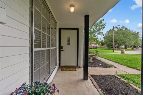 3900 Redstem Ct, Dickinson, TX 77539
