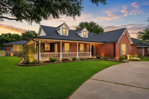 9403 Highland Pointe Dr, Needville, TX 77461