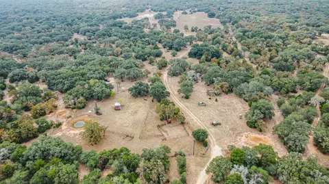 1089 County Road 120, Hallettsville, TX 77964