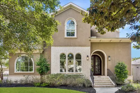 4901 Holt St, Bellaire, TX 77401