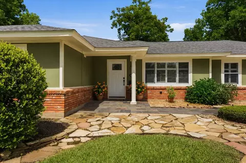 410 Kyle St, Sugar Land, TX 77478