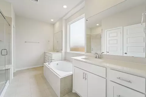 Bath - 2834 Duchess Dr, Rosenberg, TX 77471 photo 2 of 6