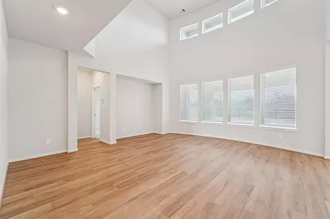 Living - 2834 Duchess Dr, Rosenberg, TX 77471 photo 6 of 10