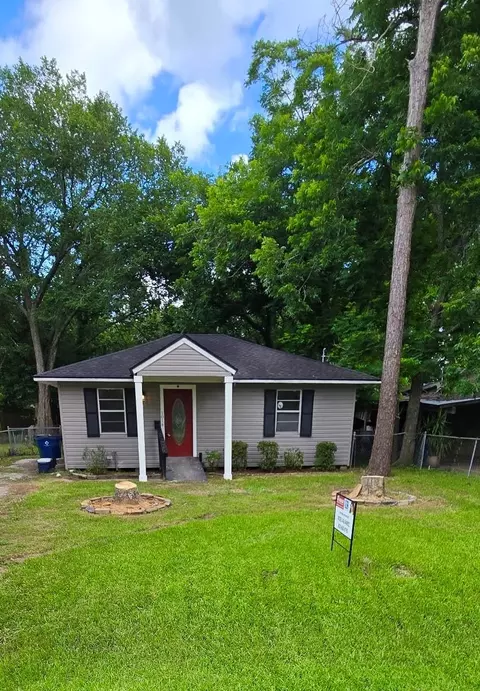 1014 N Arcola St, Angleton, TX 77515