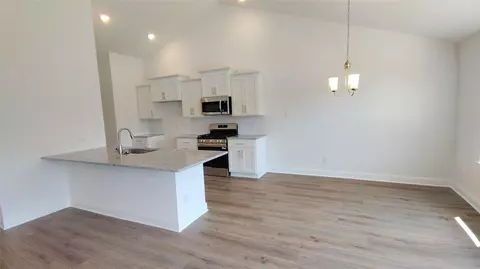 Kitchen - 2 Keystone Ct, Angleton, TX 77515 photo 1 of 3