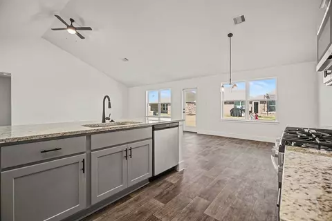 Kitchen - 2 Keystone Ct, Angleton, TX 77515 photo 2 of 3