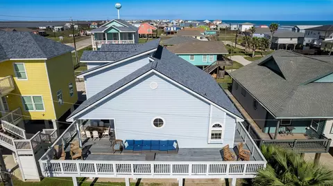 148 Howard Ave, Surfside Beach, TX 77541