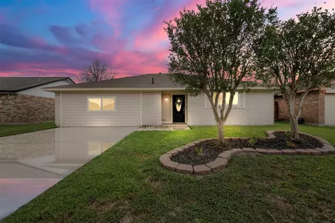 4163 Bermuda Dr, Pasadena, TX 77503
