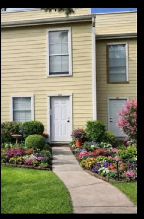6200 W Tidwell Rd #1304, Houston, TX 77092