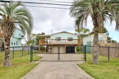 1112 7th St, San Leon, TX 77539