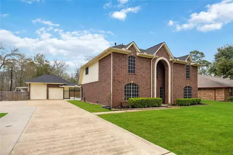 15 Finetta Ln, Alvin, TX 77511