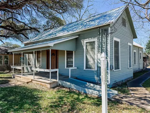 1404 Fannin St, Columbus, TX 78934